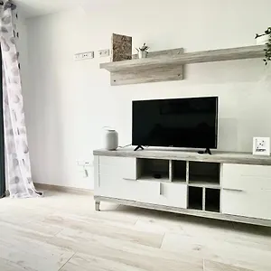 https://island-suites.tenerifehoteles.net